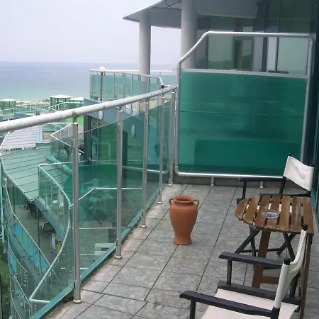 Sea View, 2 703,